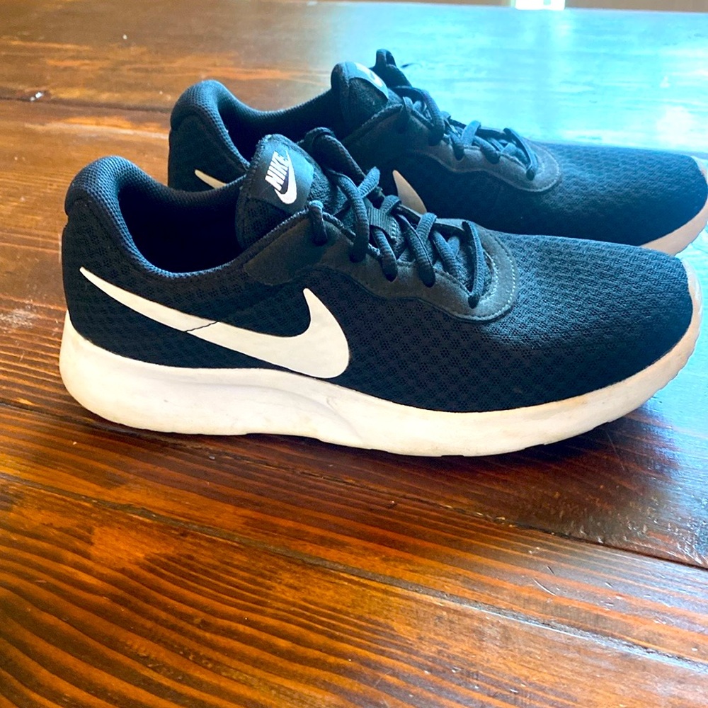 Nike GUC black & white sneakers size women’s 8